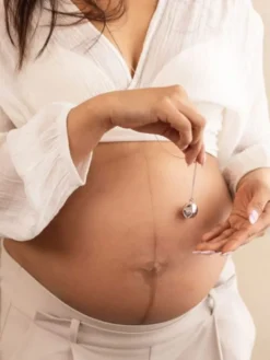 PROUD MAMA Bola raskauskoru – Merkityksellinen odotusajan koru, Lilo heart