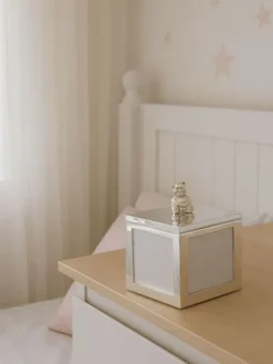 Kaunis hopeoitu soittorasia kaiverruksella, nalle