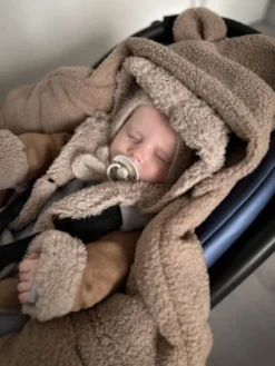 Lämmin nallenkorva boucle turvakaukalon viltti – brown