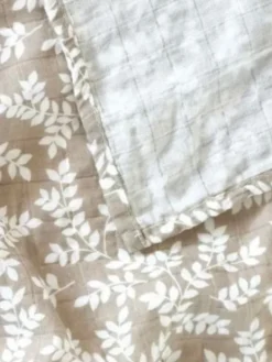 A LITTLE LOVELY COMPANY Luomupuuvillainen harso 60x60 2-pack, Leaves-taupe