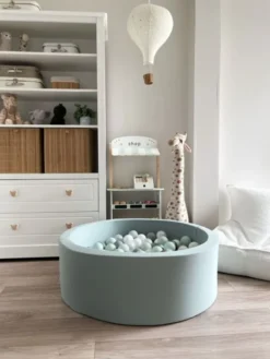 Pehmeä pallomeri + pallot (valitse värit), dirty mint