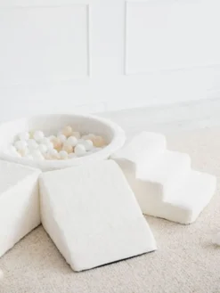 Pehmustettu pallomeri, leikkialusta, liukumäki ja portaat - Teddy Ecru