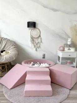 Pehmustettu pallomeri, leikkialusta, liukumäki ja portaat - Pink