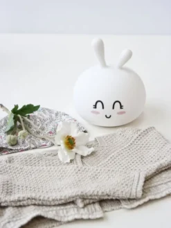 Rabbit & Friends Sweet Bunny Lamp –Silikoninen yövalo 7 värillä