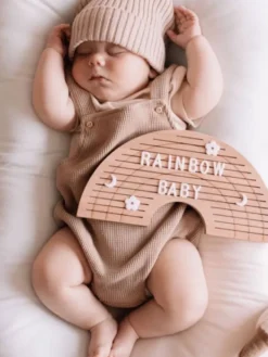 Rosini baby & kind design Rosini puinen kirjaintaulu, sateenkaari