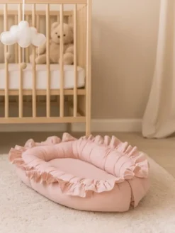 Vauvan pesä röyhelöillä – Pehmeä ja turvallinen babynest vastasyntyneelle, rosa